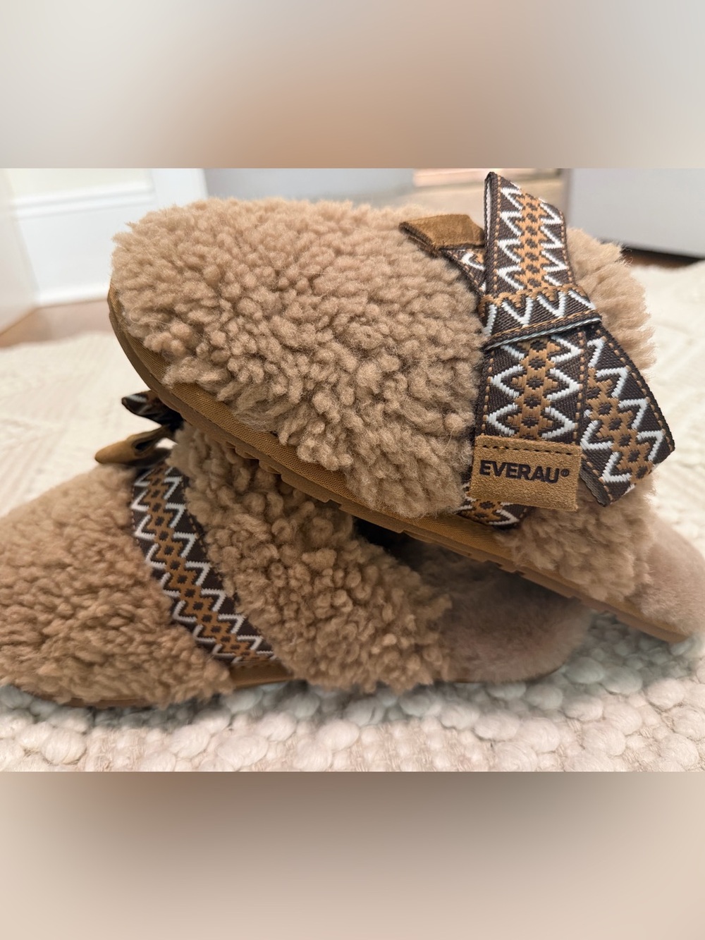 Everau Cozy Shearling-Lined Slide Sandals in Tan